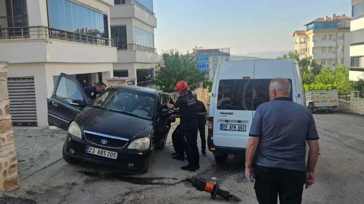 Elazığ’da minibüs ile otomobil çarpıştı! 1 yaralı