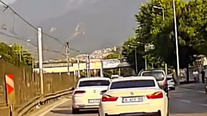 Bursa'da makas atan sürücü trafiği tehlikeye attı