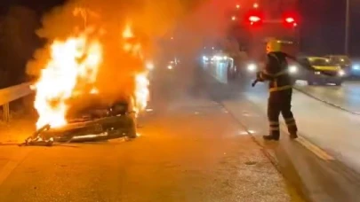Bayram dönüşü otomobil alev alev yandı