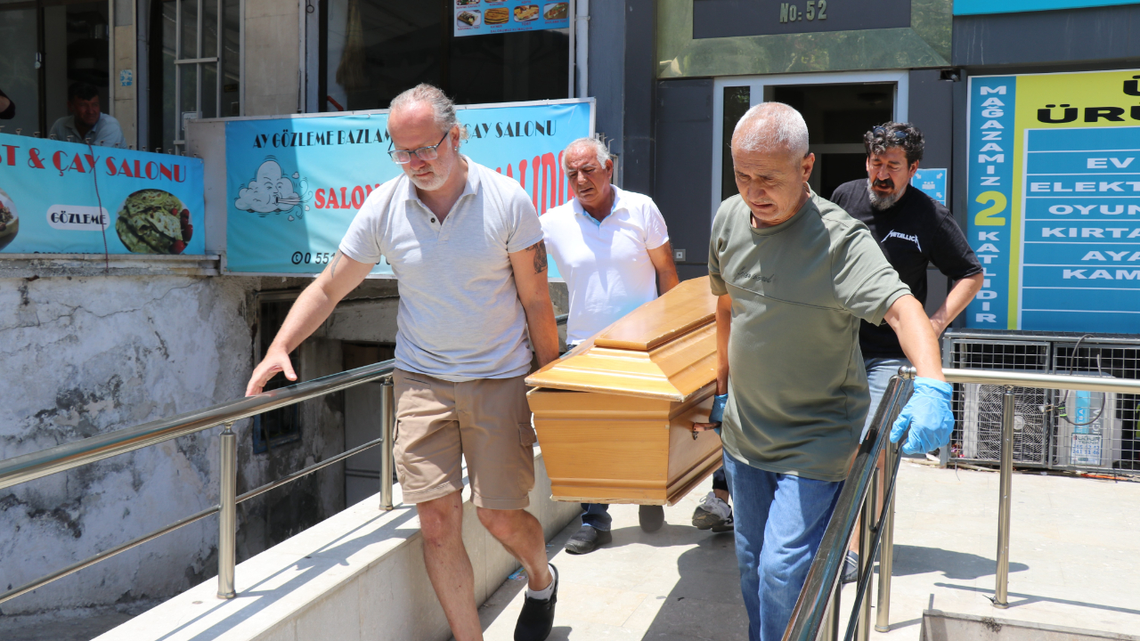 Denizli'de haber alınamayan doktor evinde ölü bulundu