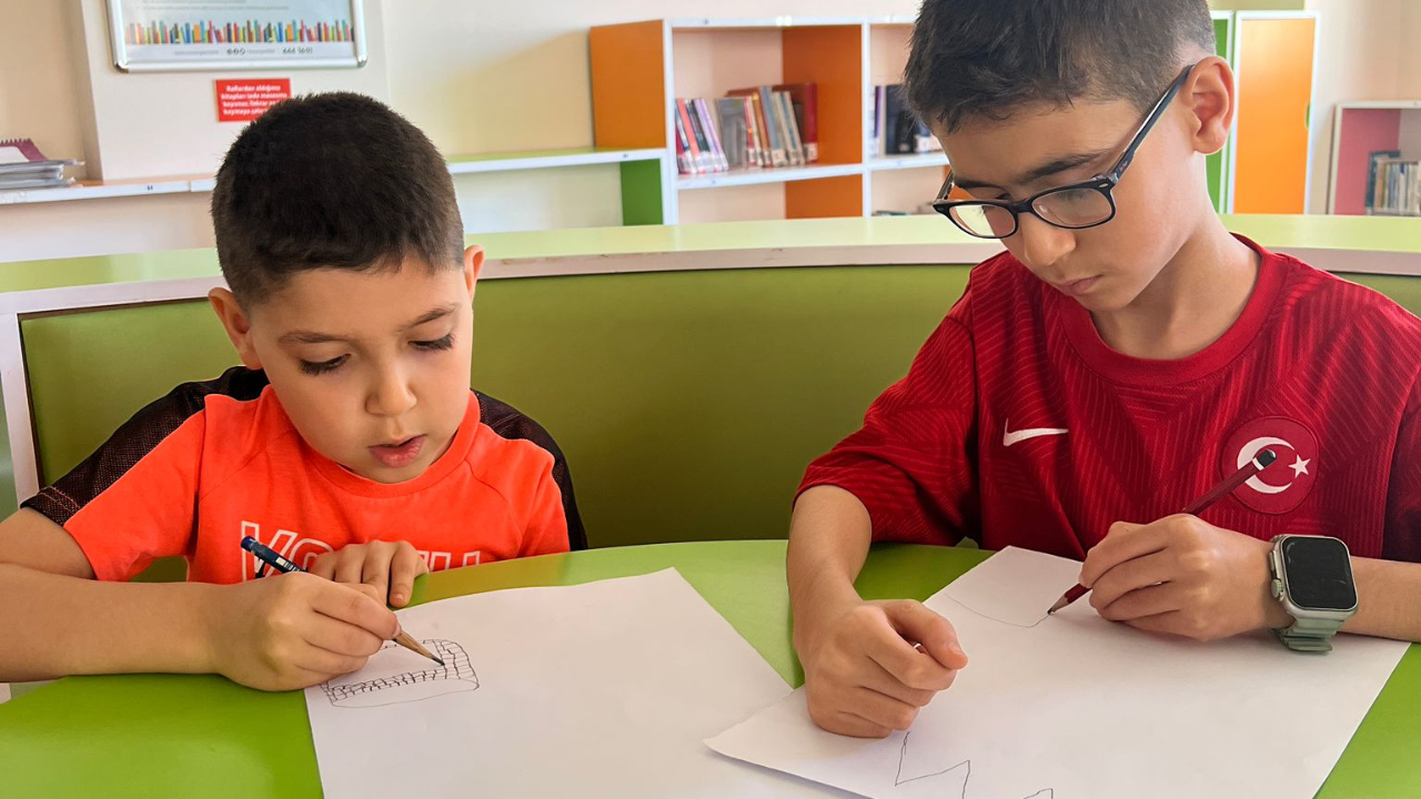 Osmangazili minik eller renkli hayaller çizdi