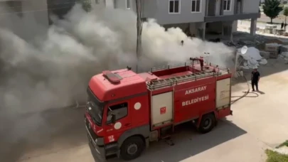 Aksaray’da inşaatın bekçi kulübesi alev alev yandı