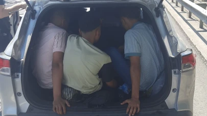 Sakarya'da arabanın bagajından 9 düzensiz göçmen çıktı