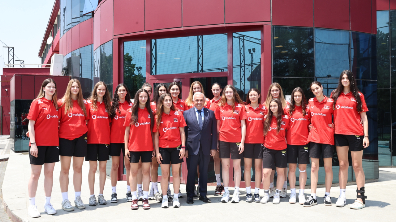 Başkan Özdemir'den Nilüfer'in genç sultanlarına motivasyon ziyareti