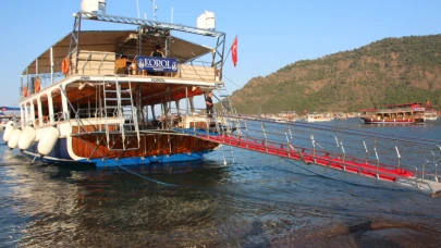 Antalya'da teknecilerden kornalı eylem