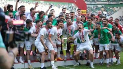 Beklenen oldu! Bursaspor'da peş peşe ayrılıklar