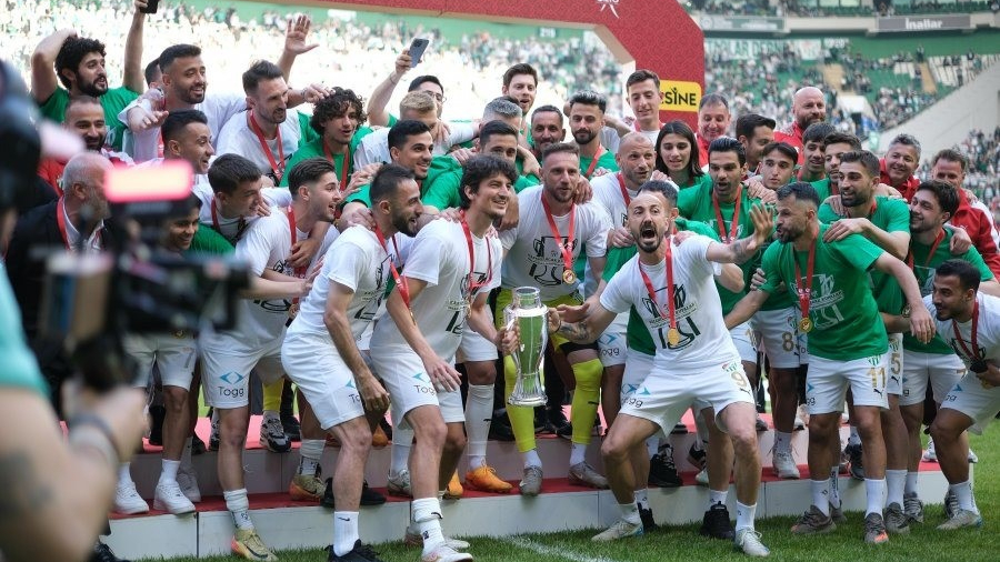 Beklenen oldu! Bursaspor'da peş peşe ayrılıklar