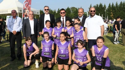 Osmangazi'de Mini Voleybol Şenliği! 1500 kız çocuğu katıldı