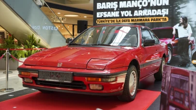 Barış Manço'nun kırmızı spor arabası ile zamanda yolculuk
