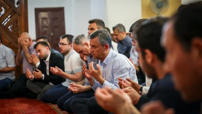 CHP Genel Başkanı Özel, Başkan Zeyrek için düzenlenen mevlide katıldı