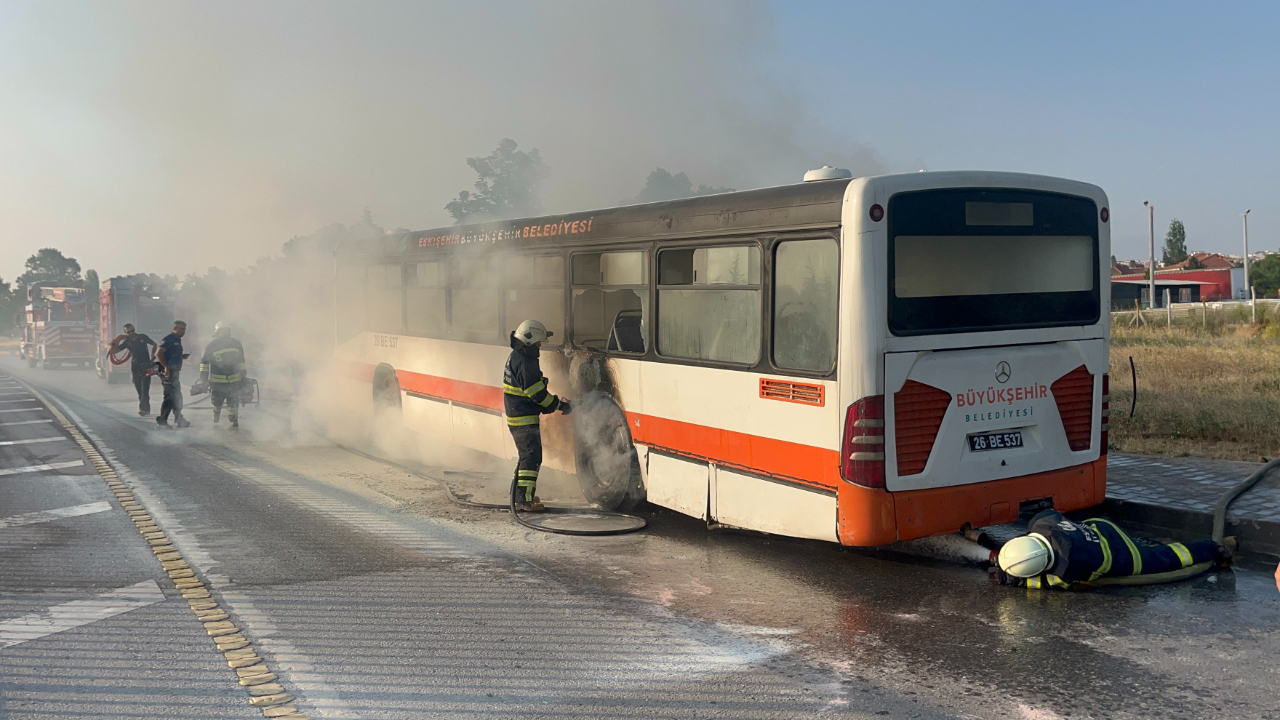 Eskişehir'de yolcu otobüsü yandı