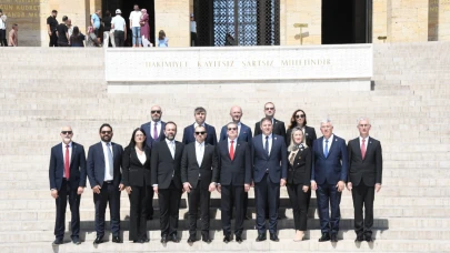 BALKANTÜRKSİAD'dan Anıtkabir'e ziyaret
