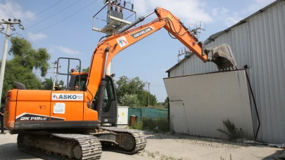 Nilüfer’de kaçak iş yeri yıkıldı