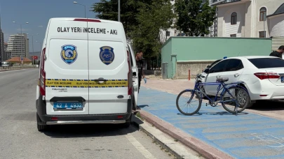 Yolun karşısına geçmek isteyen bisikletli hayatını kaybetti
