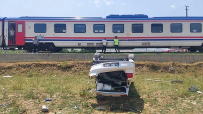 Muş’ta tren otomobile çarptı! 1 yaralı