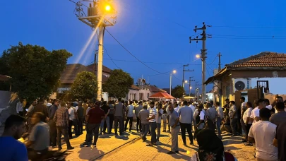 Kamyonet ile motosiklet çarpıştı: 1 ölü, 2 yaralı