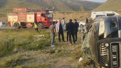 Başkale'de kamyonet takla attı: 4 yaralı