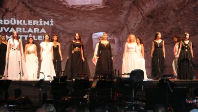3 bin yıllık Zerzevan Kalesi'nde "1. Anadolu Opera ve Bale Festivali" düzenlendi