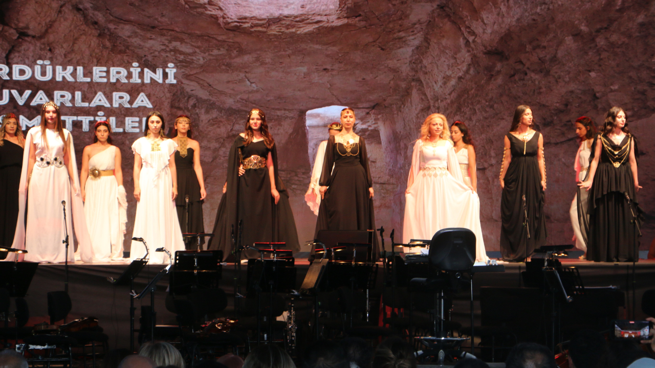 3 bin yıllık Zerzevan Kalesi'nde "1. Anadolu Opera ve Bale Festivali" düzenlendi