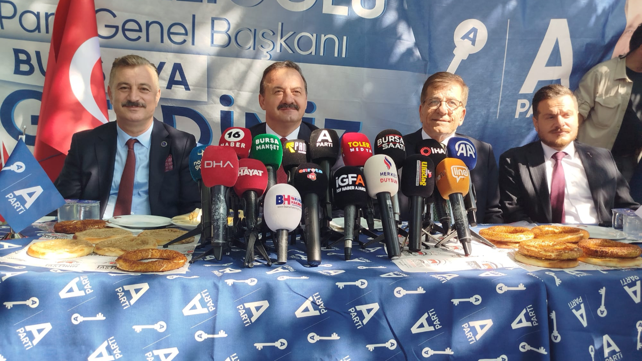 Ağıralioğlu kahvaltıda basın mensuplarıyla buluştu