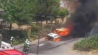 Mahallede araç yangını paniğe neden oldu