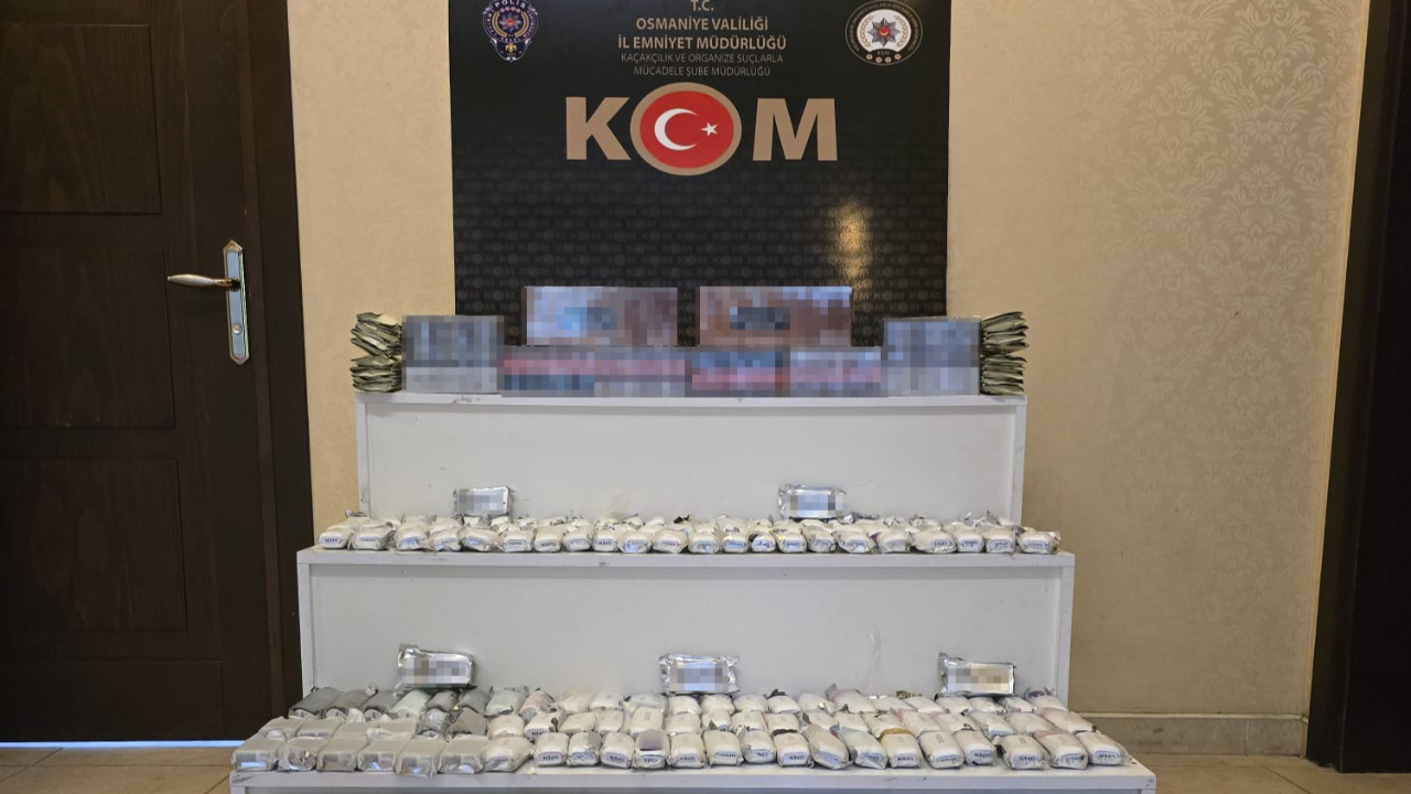 Yolcu otobüsünde kaçak tütün ve elektronik sigara ele geçirildi