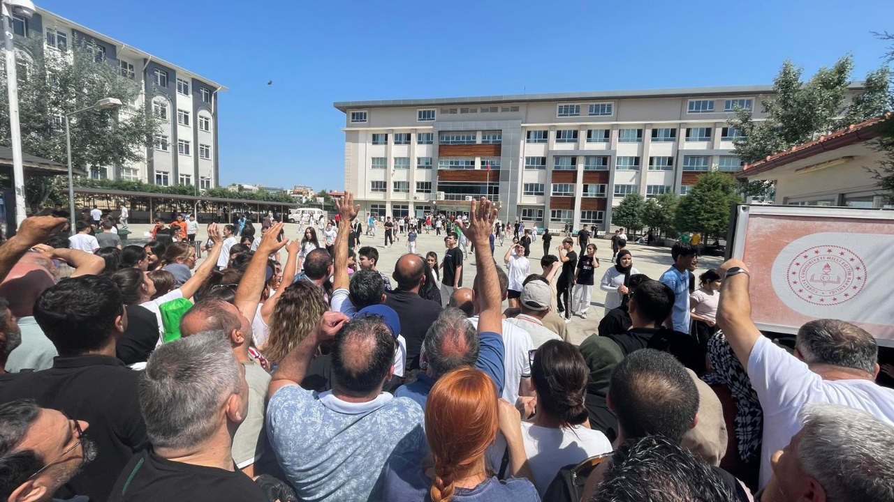 LGS heyecanı duygusal anlara sahne oldu