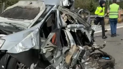 TEM'de otobüs ile otomobil çarpıştı: 3 yaralı