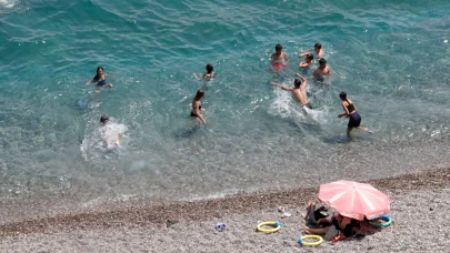 Antalya'da LGS'den çıkanlar denize koştu