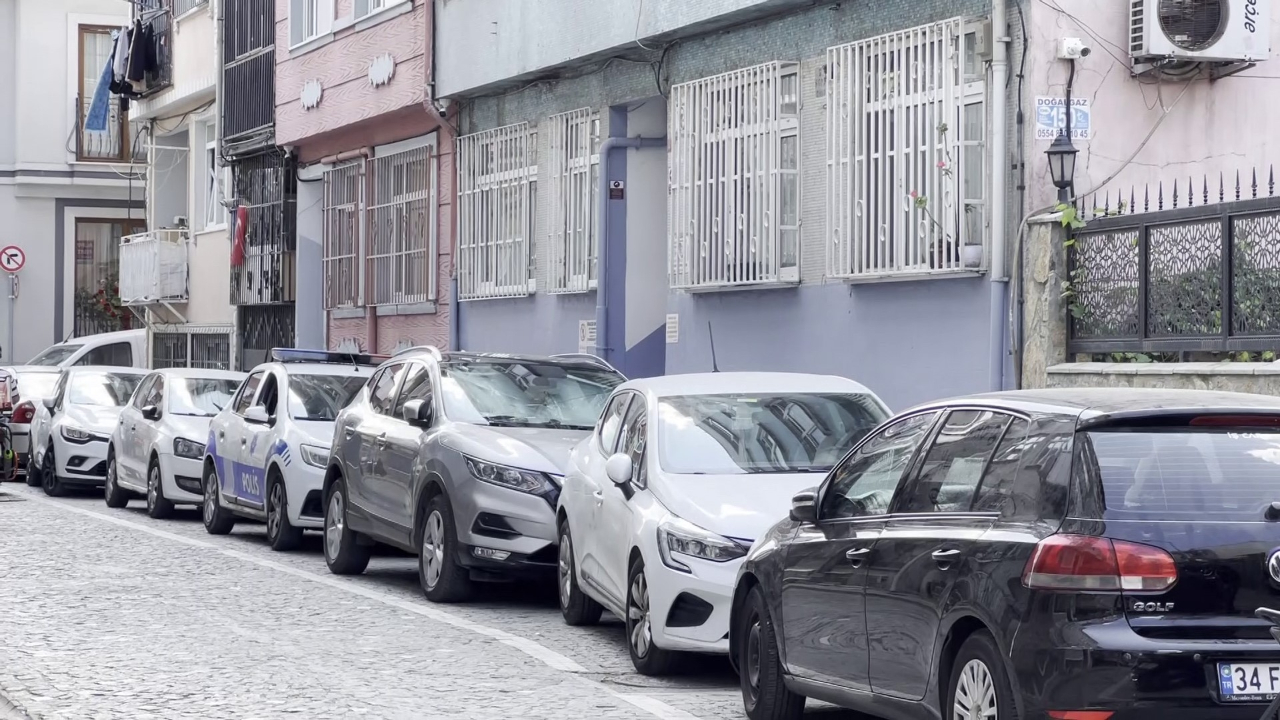 Fatih'te polis memuru arkadaşını parçalara ayırıp hayatına son verdi