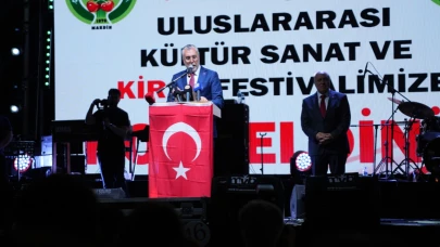 Bakanı Işıkhan "Yeşilli Uluslararası Kültür Sanat ve Kiraz Festivali"ne katıldı