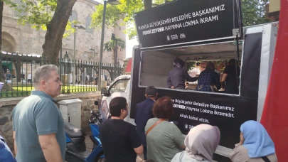 Bursa Büyükşehir Belediyesi Ferdi Zeyrek'in hayrına lokma dağıttı