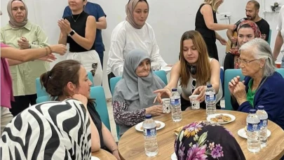 Kütahya'da öğrencilerden huzurevi sakinlerine egzersiz uygulaması