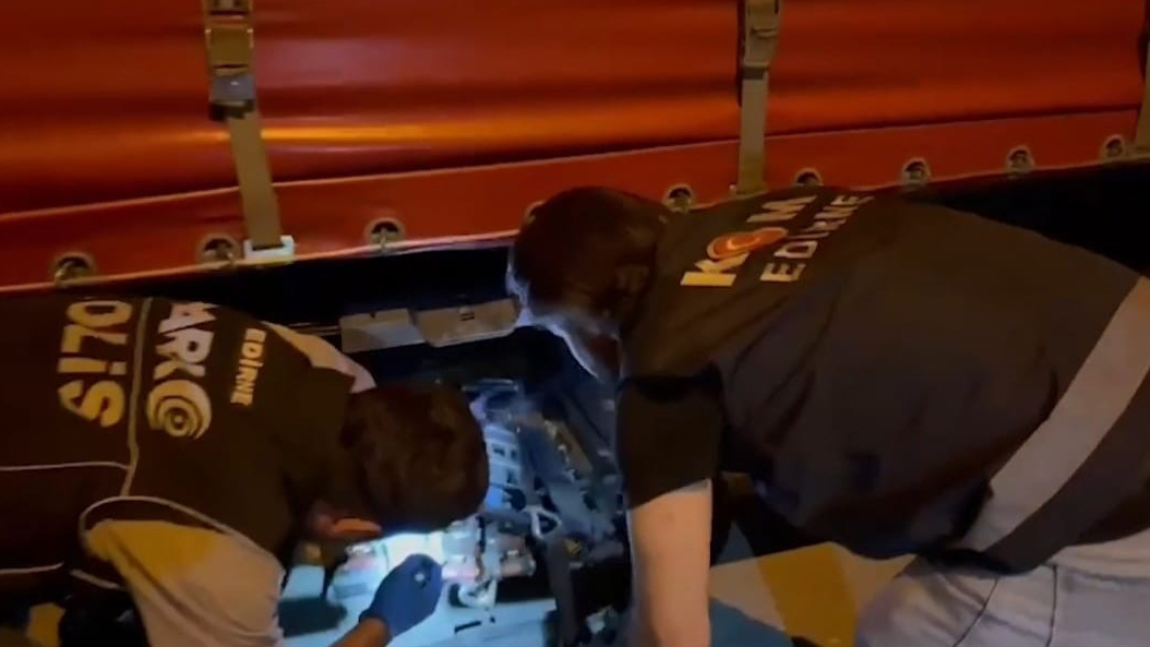 Edirne'de 50 milyon TL'lik kaçakçılık operasyonu! 1 gözaltı