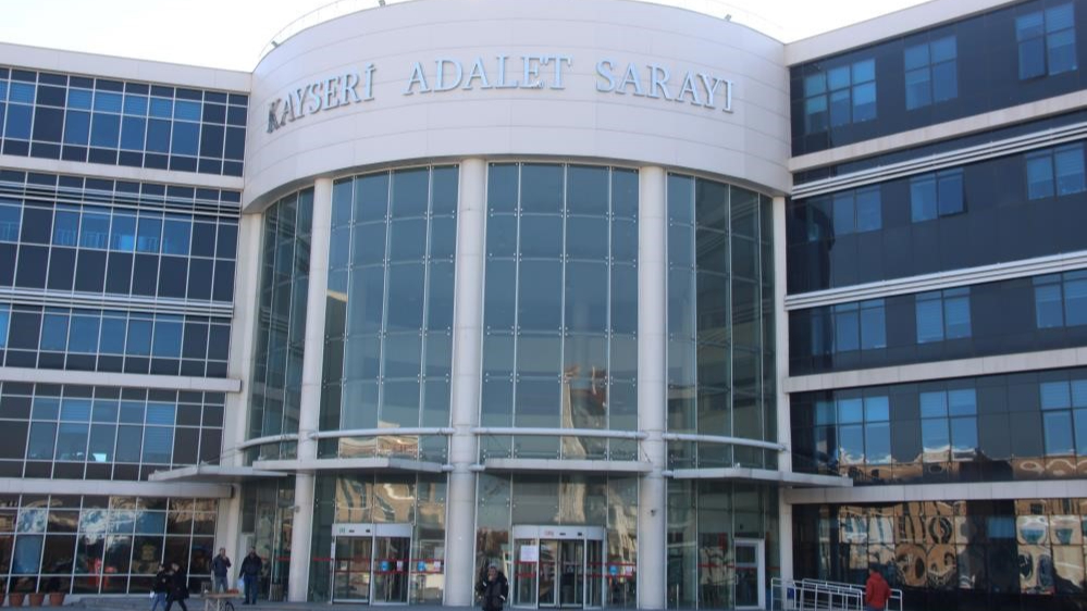 Uyuşturucu ticaretinden yargılanan sanıklara toplam 31 yıl 3 ay hapis cezası