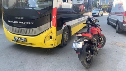 Otobüs ile motosikletin kazası kamerada