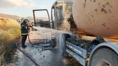 Amasya’da seyir halindeki beton mikseri alev alev yandı