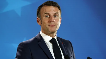 Macron: "İran’da rejim değişikliği Orta Doğu’da kaosa yol açar"