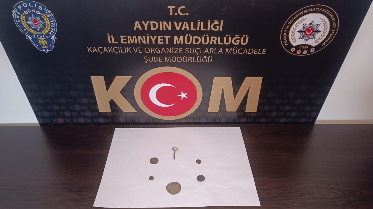 Kaçakçılık operasyonunda tarihi paralar ele geçirildi!