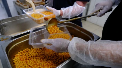İnegöl Belediyesinden 365 gün sıcak yemek yardımı