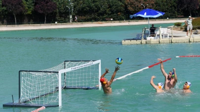 Osmangazi'de spor ve eğlenceyi birleştiren Sutopu Festivali başladı