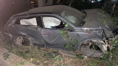 Hurdaya çıkan otomobilden yaralı kurtuldu