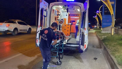 Akaryakıt istasyonuna dalan otomobil takla attı: 1'i ağır 2 yaralı