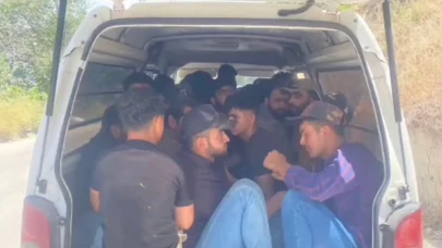 Minibüsü göçmen dolduran şahıslar yakayı ele verdi