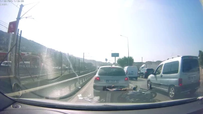 Bursa'da iki motosikletli böyle çarpıştı!