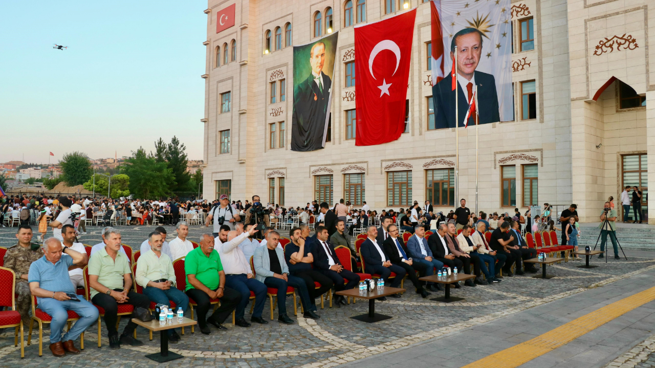 Siirt'te tayini çıkan polisler için veda programı düzenlendi