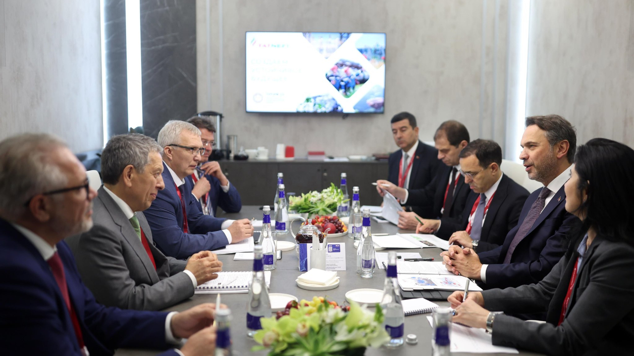 Enerji ve Tabii Kaynaklar Bakanı Alparslan Bayraktar, Rusya'da