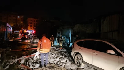 İstanbul'da tamirhanede korkutan yangın! Çok sayıda araç yandı