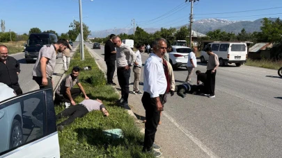 Otomobil ve motosiklet çarpıştı!