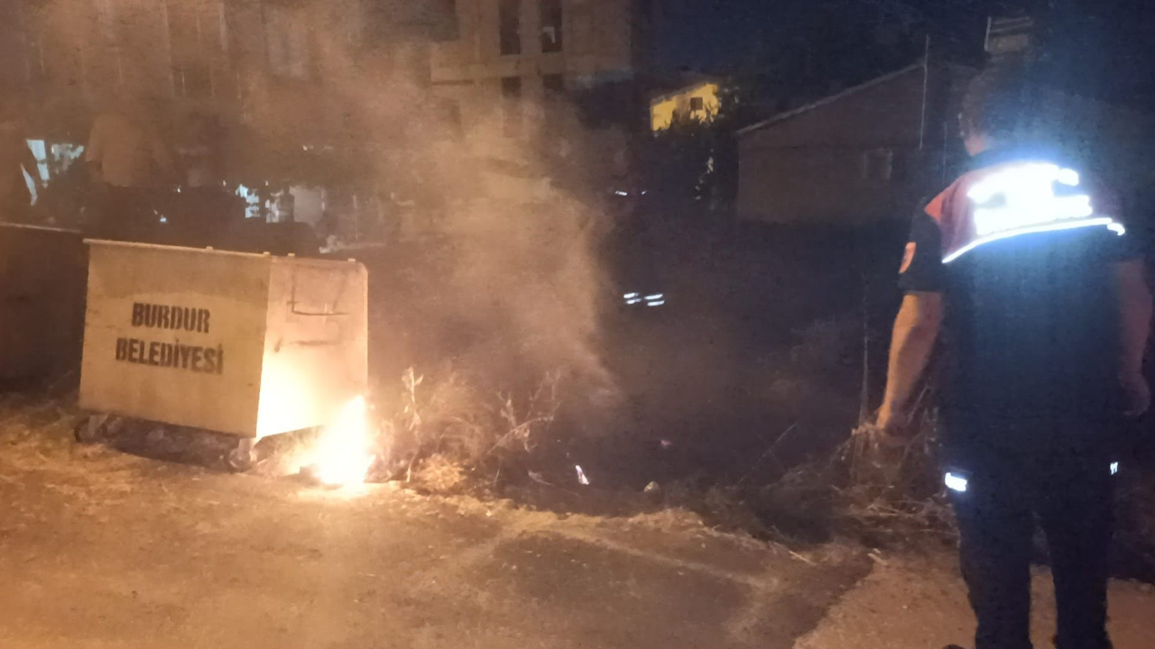 Burdur'da boş arazide çıkan yangın büyümeden söndürüldü